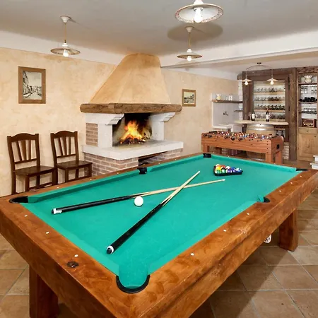 Santa Domenica Near Porec With Play Room, Beautiful Tavern & Garden Willa Labinci
