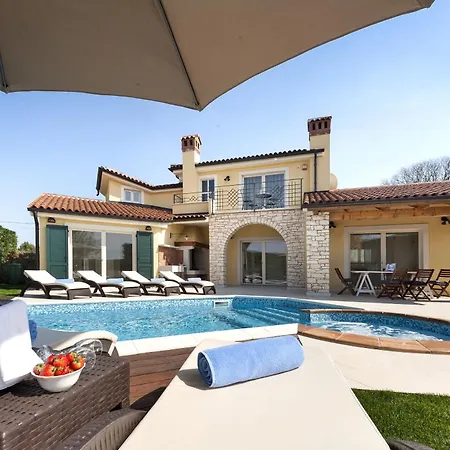 Willa Santa Domenica Near Porec With Play Room, Beautiful Tavern & Garden *