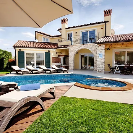 Willa Santa Domenica Near Porec With Play Room, Beautiful Tavern & Garden Labinci