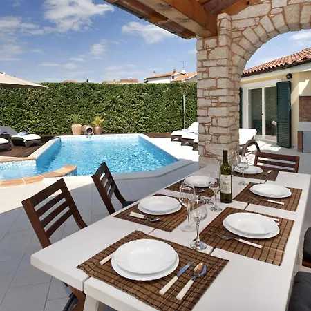 Willa Santa Domenica Near Porec With Play Room, Beautiful Tavern & Garden *