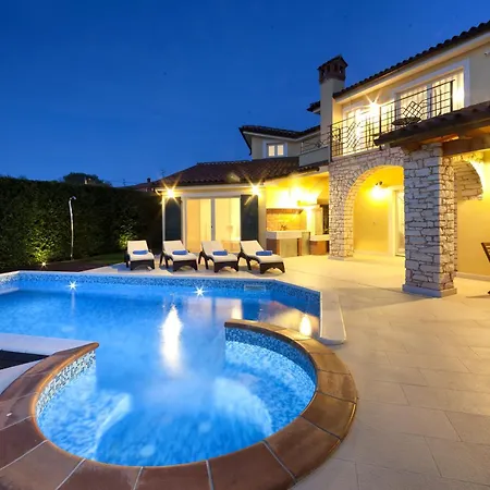 Willa Santa Domenica Near Porec With Play Room, Beautiful Tavern & Garden Labinci