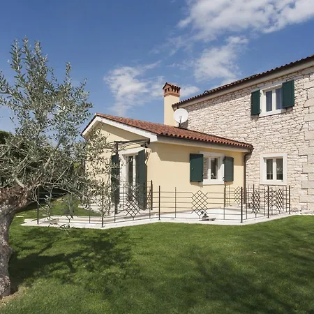 Santa Domenica Near Porec With Play Room, Beautiful Tavern & Garden Willa Labinci