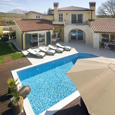 Willa Santa Domenica Near Porec With Play Room, Beautiful Tavern & Garden Labinci
